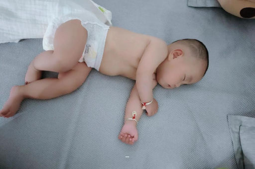 黔东宝宝多久会抬头